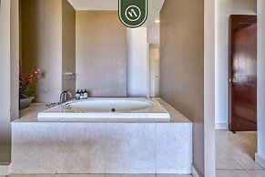 Oceanfron 4 BR Condo - Beach - Wyndham Pool
