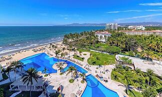 Oceanfron 4 BR Condo - Beach - Wyndham Pool