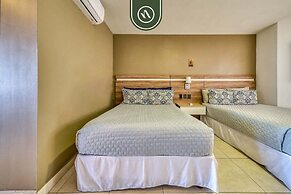Oceanfron 4 BR Condo - Beach - Wyndham Pool
