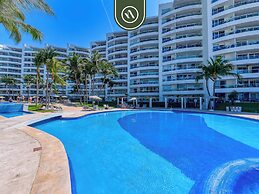 Oceanfron 4 BR Condo - Beach - Wyndham Pool