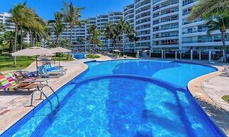Oceanfron 4 BR Condo - Beach - Wyndham Pool