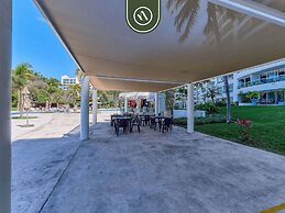 Oceanfron 4 BR Condo - Beach - Wyndham Pool
