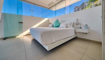 Luxurious 2BR Condo - Amazing Ocean View - Pool