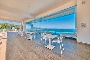 Luxurious 2BR Condo - Amazing Ocean View - Pool