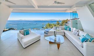Luxurious 2BR Condo - Amazing Ocean View - Pool