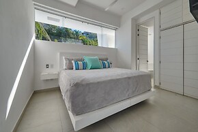 Luxurious 2BR Condo - Amazing Ocean View - Pool