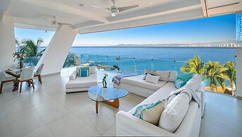 Luxurious 2BR Condo - Amazing Ocean View - Pool