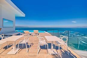 Luxurious 2BR Condo - Amazing Ocean View - Pool