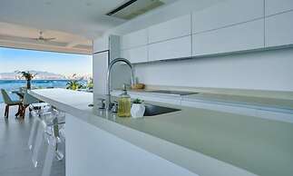Luxurious 2BR Condo - Amazing Ocean View - Pool