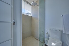 Luxurious 2BR Condo - Amazing Ocean View - Pool