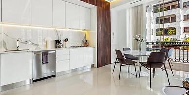 Stylish King-bed Unit - Pool - Ocean View - Gym