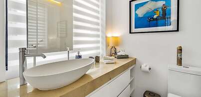 Stylish King-bed Unit - Pool - Ocean View - Gym