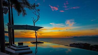 Stylish King-bed Unit - Pool - Ocean View - Gym