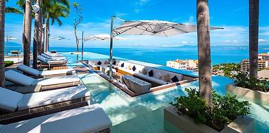 Stylish King-bed Unit - Pool - Ocean View - Gym