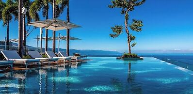 Stylish King-bed Unit - Pool - Ocean View - Gym