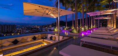 Stylish King-bed Unit - Pool - Ocean View - Gym