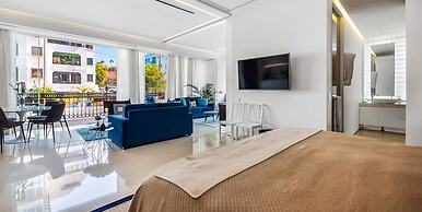 Stylish King-bed Unit - Pool - Ocean View - Gym
