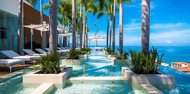 Stylish King-bed Unit - Pool - Ocean View - Gym