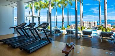 Stylish King-bed Unit - Pool - Ocean View - Gym