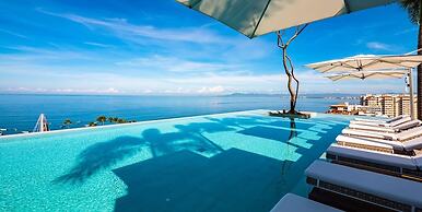 Stylish King-bed Unit - Pool - Ocean View - Gym