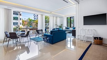 Stylish King-bed Unit - Pool - Ocean View - Gym