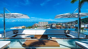 Stylish King-bed Unit - Pool - Ocean View - Gym