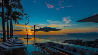Stylish King-bed Unit - Pool - Ocean View - Gym