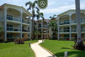 2BR Condo in Acapulco With Private Patio - Pool
