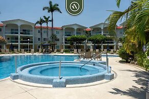 2BR Condo in Acapulco With Private Patio - Pool