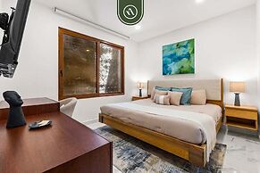 New 1 BR Condo - Rooftop Pool - Romantic Zone