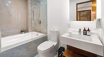 New 1 BR Condo - Rooftop Pool - Romantic Zone