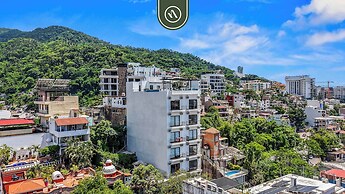 New 1 BR Condo - Rooftop Pool - Romantic Zone