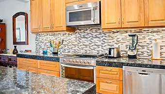 Ocean View 2Br Condo-balcony-beach-pool - 603