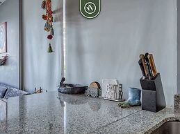 Beachfront 3BR Condo - Pool - Beach Club