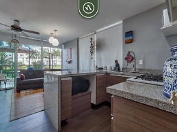 Beachfront 3BR Condo - Pool - Beach Club