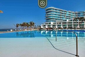 Beachfront 3BR Condo - Pool - Beach Club