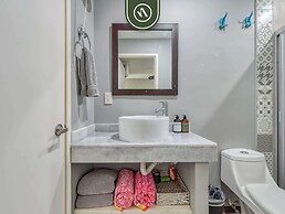 Beachfront 3BR Condo - Pool - Beach Club