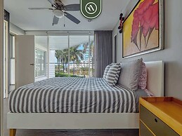 Beachfront 3BR Condo - Pool - Beach Club