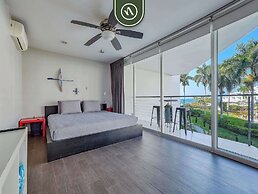 Beachfront 3BR Condo - Pool - Beach Club