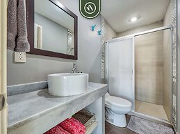 Beachfront 3BR Condo - Pool - Beach Club