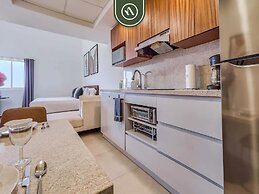 Cozy Beachfront Studio - Beach Club - Pools