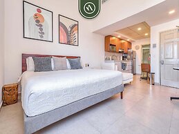 Cozy Beachfront Studio - Beach Club - Pools