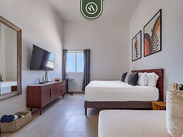 Cozy Beachfront Studio - Beach Club - Pools