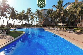 Cozy Beachfront Studio - Beach Club - Pools