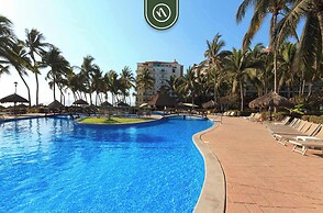 Cozy Beachfront Studio - Beach Club - Pools