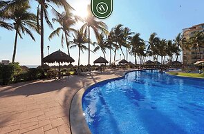 Cozy Beachfront Studio - Beach Club - Pools