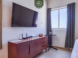 Cozy Beachfront Studio - Beach Club - Pools