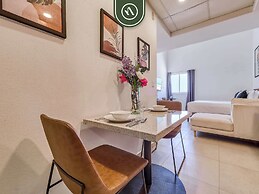 Cozy Beachfront Studio - Beach Club - Pools
