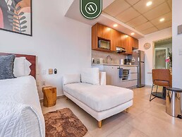 Cozy Beachfront Studio - Beach Club - Pools
