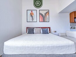 Cozy Beachfront Studio - Beach Club - Pools